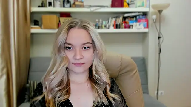 Snapshot of Kara_Smith_ chatting on 31, 10, 2025 Kara Smith online show from 31, 10, 2025