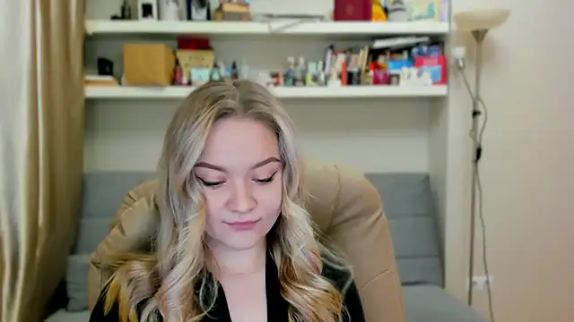 Snapshot of Kara_Smith_ chatting on 15, 11, 2025 Kara Smith online show from 15, 11, 2025