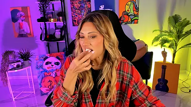 SarahAlluring online show from 26, 9, 2025