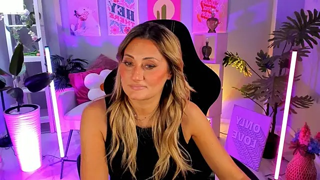 SarahAlluring online show from 20, 10, 2025