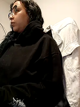 Snapshot of IsisBathory chatting on 21, 3, 2025 IsisBathory online show from 21, 3, 2025