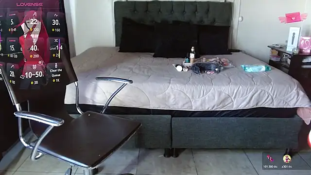 mia velvet1 online show from 12, 11, 2025