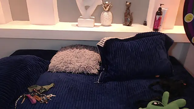 Snapshot of milu_w4llace chatting on 21, 10, 2025 milu w4llace online show from 21, 10, 2025