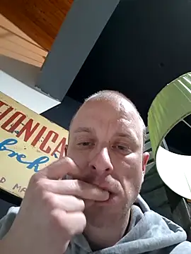 Snapshot of svenpfeifer chatting on 12, 3, 2025 svenpfeifer online show from 12, 3, 2025