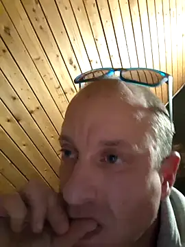 Snapshot of svenpfeifer chatting on 20, 3, 2025 svenpfeifer online show from 20, 3, 2025
