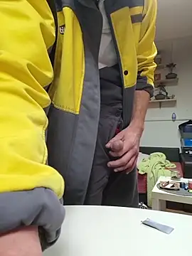 Snapshot of svenpfeifer chatting on 14, 12, 2025 svenpfeifer online show from 14, 12, 2025