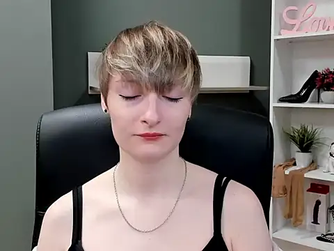 Snapshot of hottieBlair chatting on 2, 10, 2025 hottieBlair online show from 2, 10, 2025