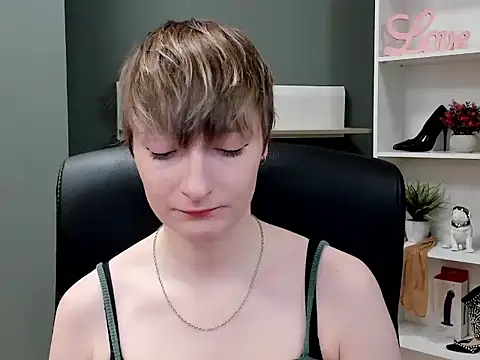 Snapshot of hottieBlair chatting on 16, 10, 2025 hottieBlair online show from 16, 10, 2025