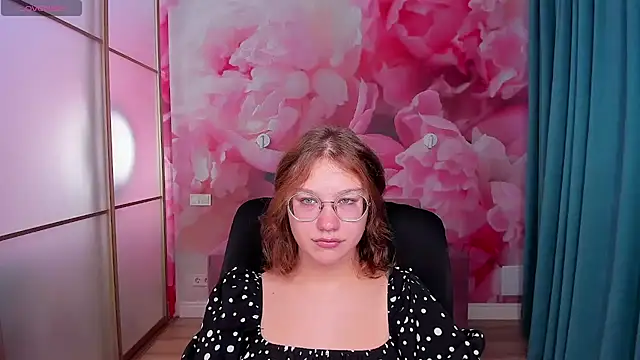 Snapshot of AngelinaLow chatting on 8, 10, 2025 AngelinaLow online show from 8, 10, 2025