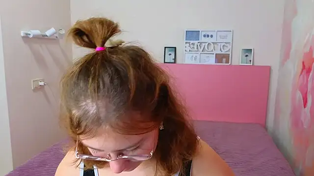 Snapshot of AngelinaLow chatting on 14, 10, 2025 AngelinaLow online show from 14, 10, 2025