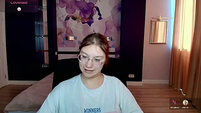 Snapshot of AngelinaLow chatting on 21, 10, 2025 AngelinaLow online show from 21, 10, 2025