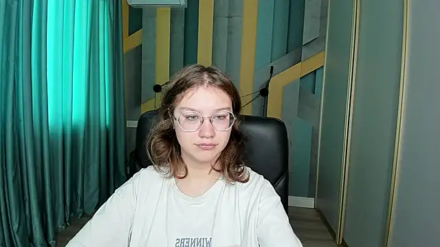 Snapshot of AngelinaLow chatting on 30, 10, 2025 AngelinaLow online show from 30, 10, 2025