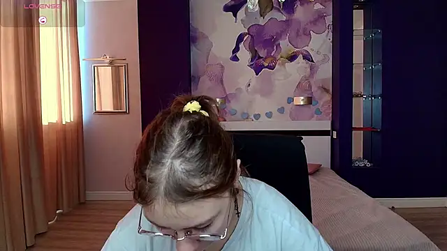 Snapshot of AngelinaLow chatting on 31, 10, 2025 AngelinaLow online show from 31, 10, 2025