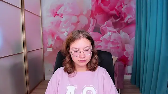 Snapshot of AngelinaLow chatting on 6, 11, 2025 AngelinaLow online show from 6, 11, 2025