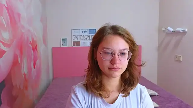 Snapshot of AngelinaLow chatting on 12, 11, 2025 AngelinaLow online show from 12, 11, 2025