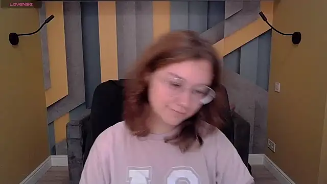 Snapshot of AngelinaLow chatting on 16, 11, 2025 AngelinaLow online show from 16, 11, 2025