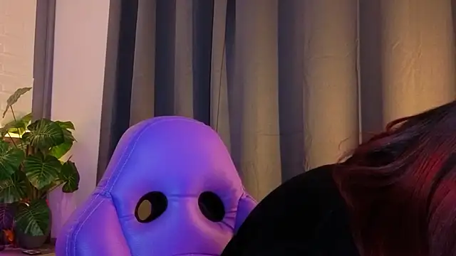 TiffanyWalk online show from 22, 11, 2025