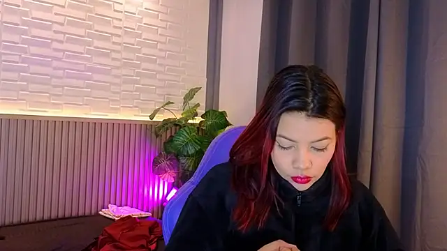 Snapshot of TiffanyWalk chatting on 5, 12, 2025 TiffanyWalk online show from 5, 12, 2025