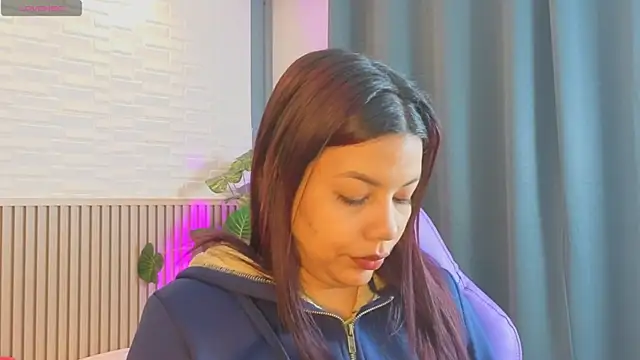 TiffanyWalk online show from 13, 4, 2026