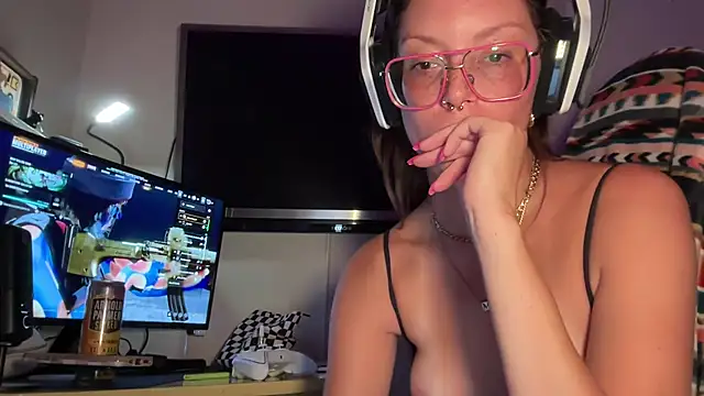 Snapshot of SpaceCowWhore chatting on 12, 9, 2025 SpaceCowWhore online show from 12, 9, 2025