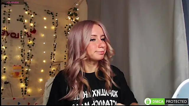 Snapshot of Mia__Kitty chatting on 21, 9, 2025 Mia Kitty online show from 21, 9, 2025