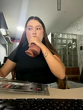 Snapshot of sophikinley chatting on 24, 11, 2025 sophikinley online show from 24, 11, 2025