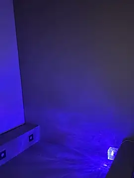 Leya Foxhall online show from 31, 10, 2025