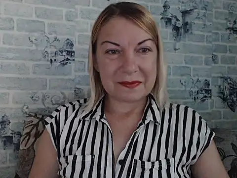 Snapshot of Lillia_Ray chatting on 9, 9, 2025 Lillia Ray online show from 9, 9, 2025