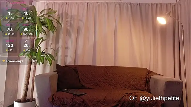 YuliethPetite online show from 17, 11, 2025
