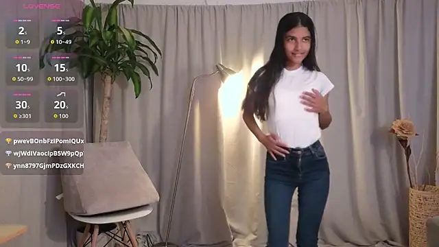 Snapshot of YuliethPetite chatting on 25, 2, 2026 YuliethPetite online show from 25, 2, 2026