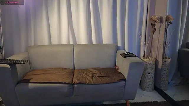 Snapshot of YuliethPetite chatting on 3, 3, 2026 YuliethPetite online show from 3, 3, 2026