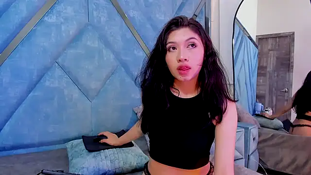 LauryAndNarem69 online show from 12, 10, 2025