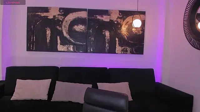 CandaseRussell online show from 4, 2, 2026