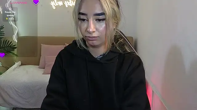 Malory tay1 online show from 11, 11, 2025