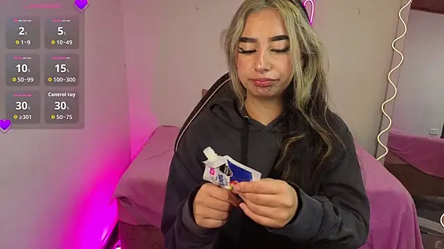 Malory tay1 online show from 12, 11, 2025