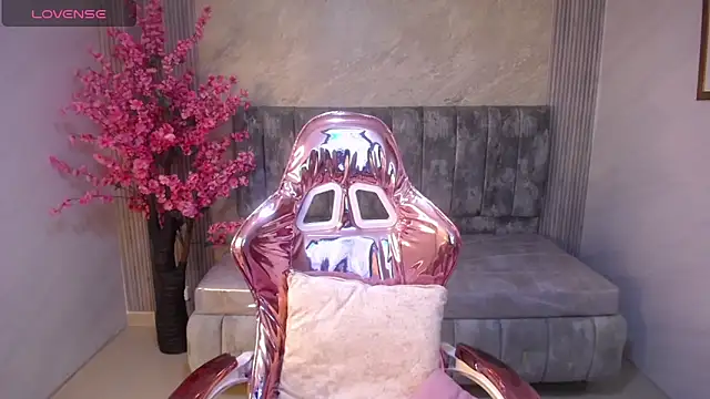 zhara rose s online show from 21, 9, 2025