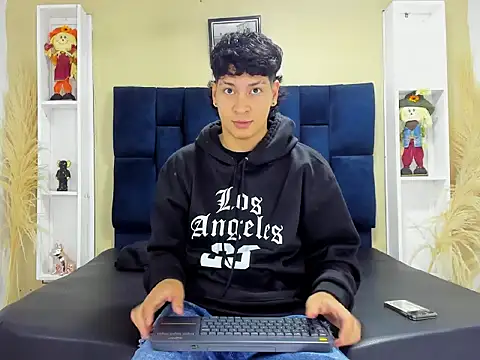 Snapshot of Jhojan_twink chatting on 21, 9, 2025 Jhojan twink online show from 21, 9, 2025