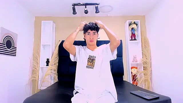 Snapshot of Jhojan_twink chatting on 3, 10, 2025 Jhojan twink online show from 3, 10, 2025