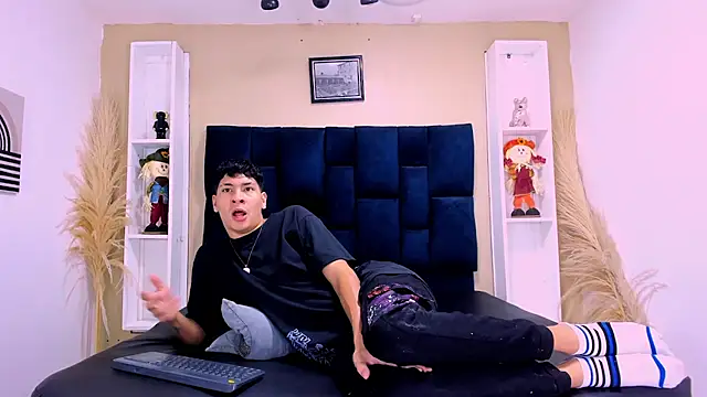 Snapshot of Jhojan_twink chatting on 9, 10, 2025 Jhojan twink online show from 9, 10, 2025