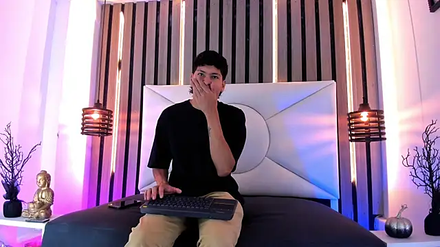 Snapshot of Jhojan_twink chatting on 20, 10, 2025 Jhojan twink online show from 20, 10, 2025