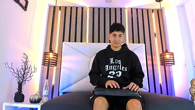 Snapshot of Jhojan_twink chatting on 23, 10, 2025 Jhojan twink online show from 23, 10, 2025