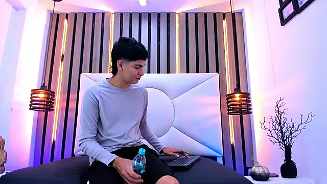 Snapshot of Jhojan_twink chatting on 24, 10, 2025 Jhojan twink online show from 24, 10, 2025