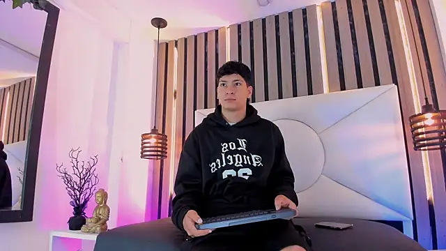 Snapshot of Jhojan_twink chatting on 5, 11, 2025 Jhojan twink online show from 5, 11, 2025