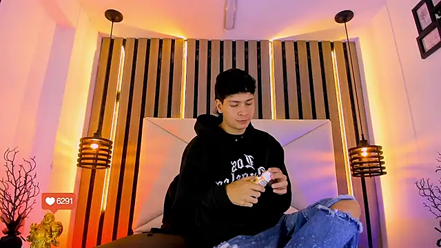 Snapshot of Jhojan_twink chatting on 12, 11, 2025 Jhojan twink online show from 12, 11, 2025