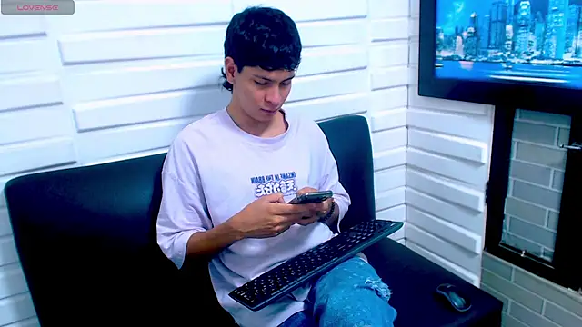 Snapshot of Jhojan_twink chatting on 15, 11, 2025 Jhojan twink online show from 15, 11, 2025