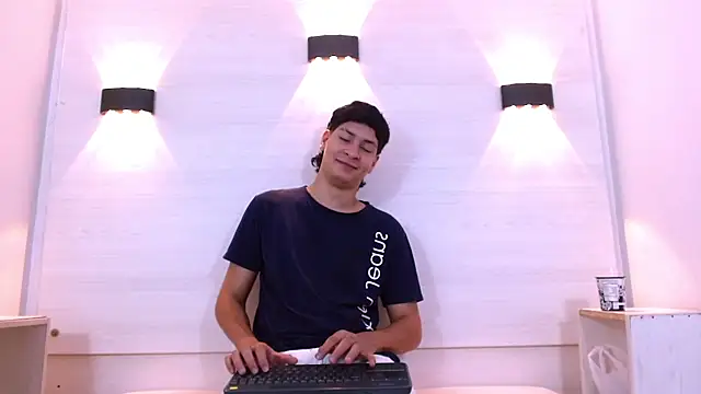 Snapshot of Jhojan_twink chatting on 22, 11, 2025 Jhojan twink online show from 22, 11, 2025