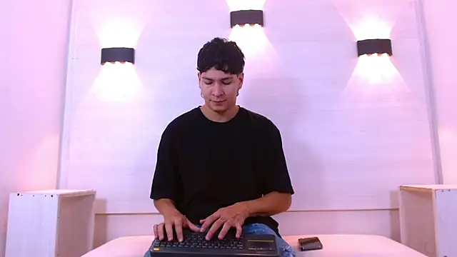 Snapshot of Jhojan_twink chatting on 24, 11, 2025 Jhojan twink online show from 24, 11, 2025