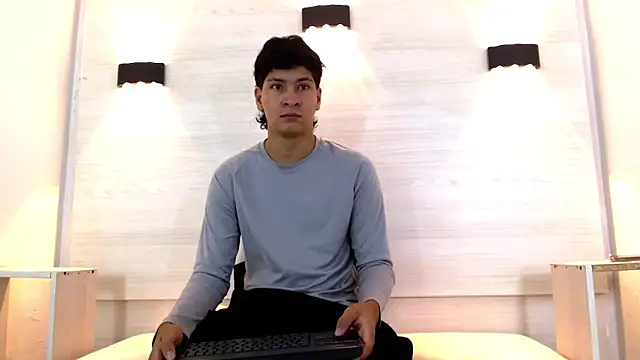 Jhojan twink online show from 3, 12, 2025