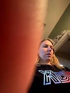 Snapshot of LittleMsMILF chatting on 2, 3, 2026 LittleMsMILF online show from 2, 3, 2026