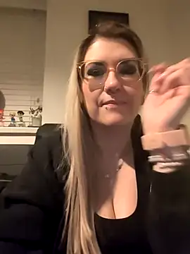 Snapshot of Sizzling_Indie36 chatting on 2, 3, 2026 Sizzling Indie36 online show from 2, 3, 2026